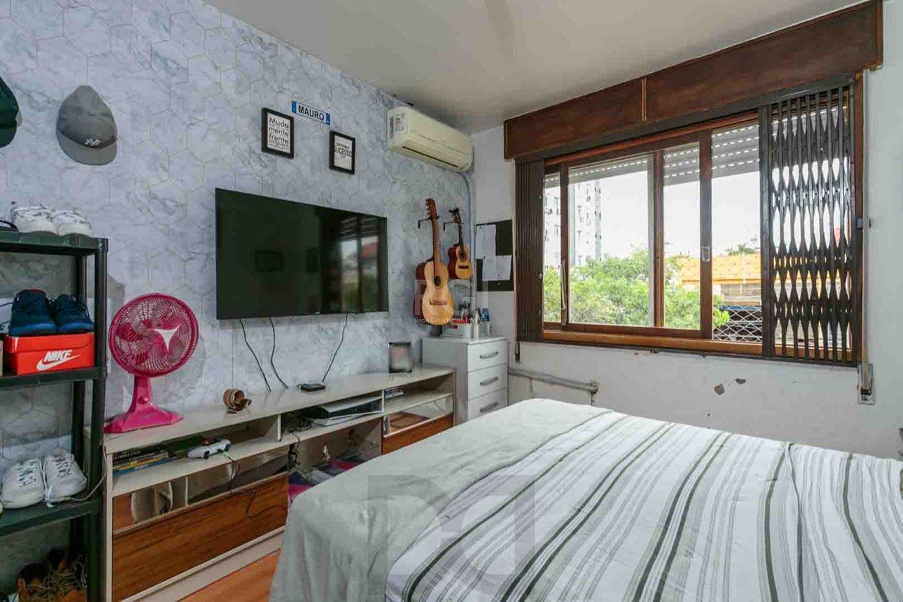 Apartamento amplo de 2 dormitórios com vaga no bairro Partenon em Porto Alegre — foto 17