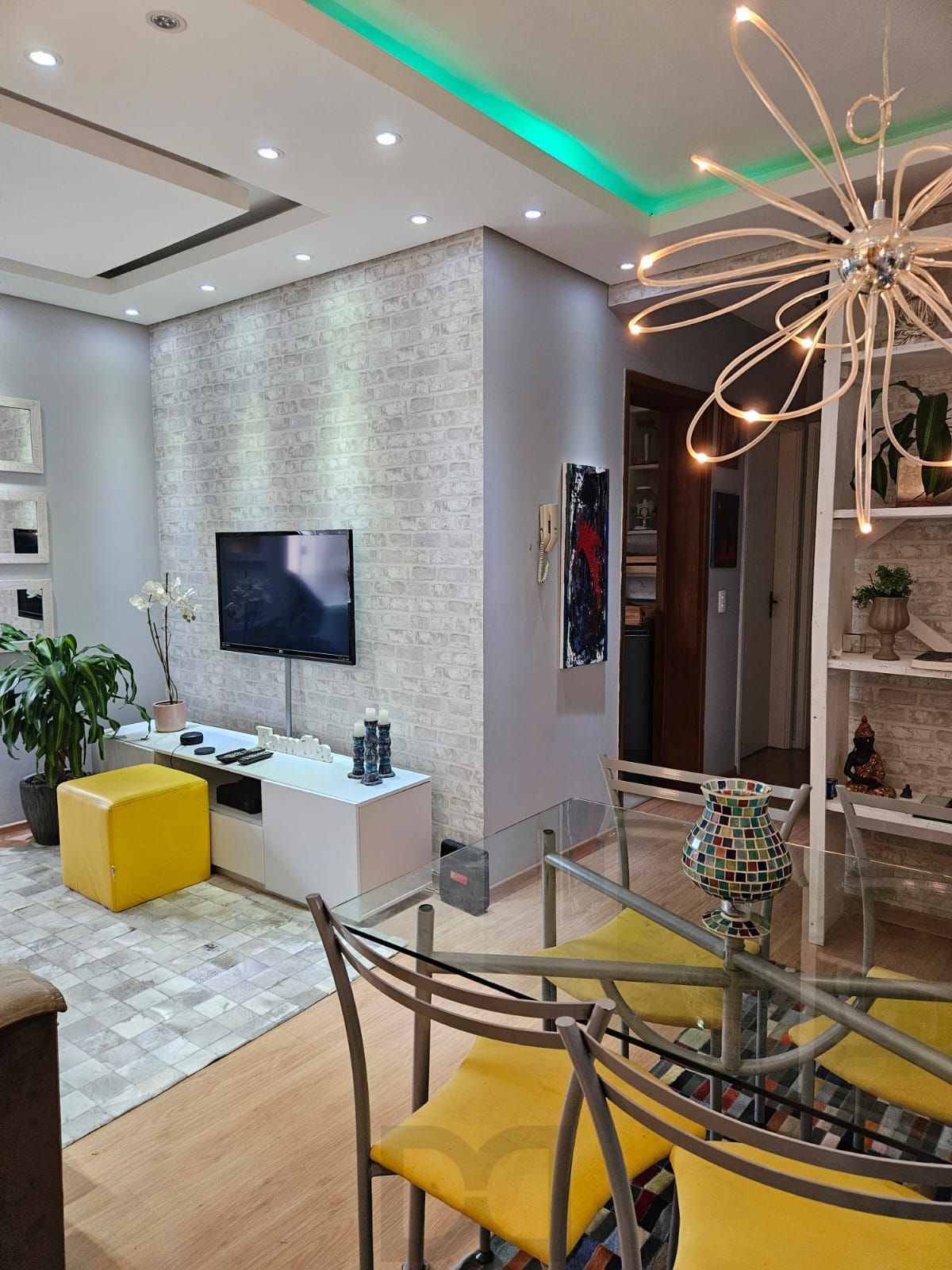 Apartamento à venda com 68m², 2 quartos e 1 vaga no bairro Nonoai. — foto 2