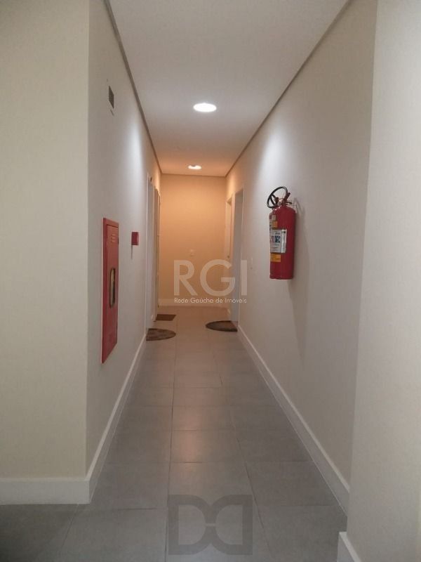 MÁFFER IMÓVEIS ALUGA Sala Comercial na Av. Cristóvão Colombo – Próxima à Félix da Cunha- 32.71m² — foto 4