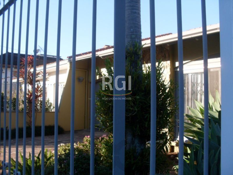 Casa para Venda - 200m², 4 dormitórios, sendo 1 suites, 4 vagas - Jardim Lindóia — foto 1