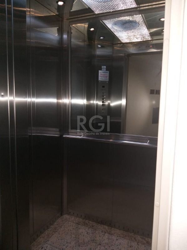 MÁFFER IMÓVEIS ALUGA Sala Comercial na Av. Cristóvão Colombo – Próxima à Félix da Cunha- 32.71m² — foto 3