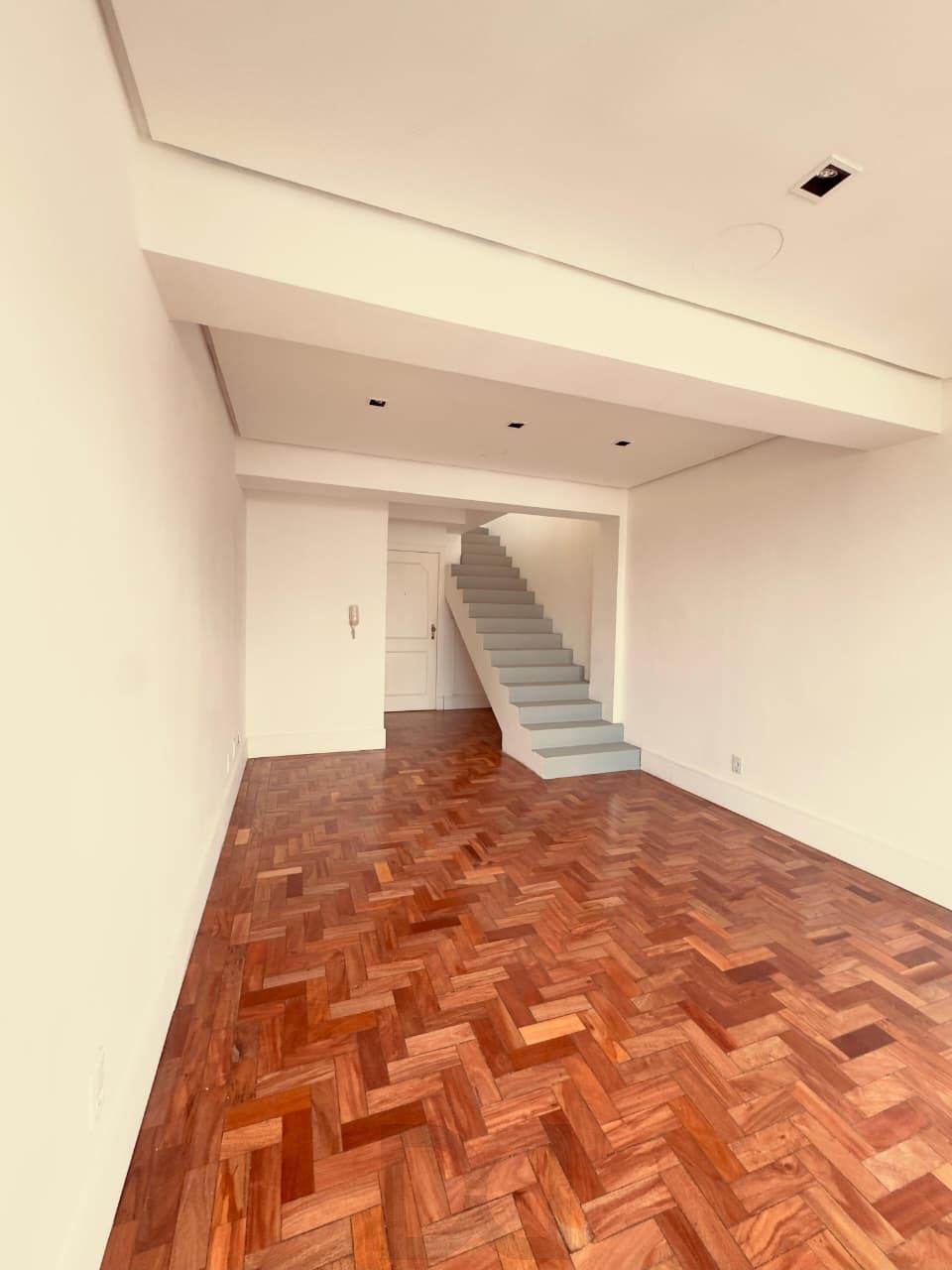 🏢✨EXCELENTE SALA COMERCIAL REFORMADA COM TERRAÇO – MONT SERRRAT | PORTO ALEGRE — foto 2