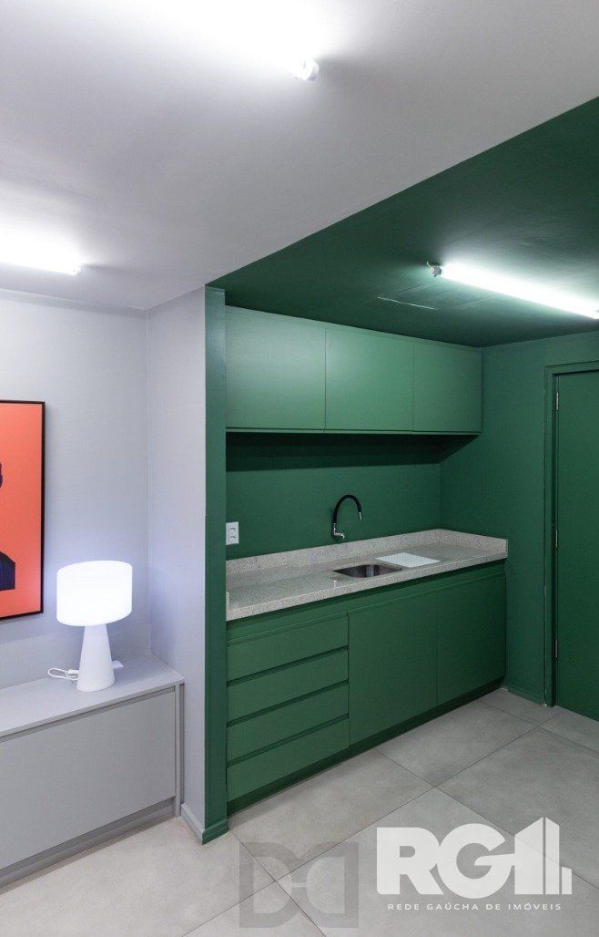 Studio localizado na Rua Duque de Caxias, Centro Histórico de Porto Alegre, uma das ruas mais charmosas e antigas de Porto Alegre, próximo da Santa Casa, UFRGS Catedral, Palácio Piratini. — foto 14
