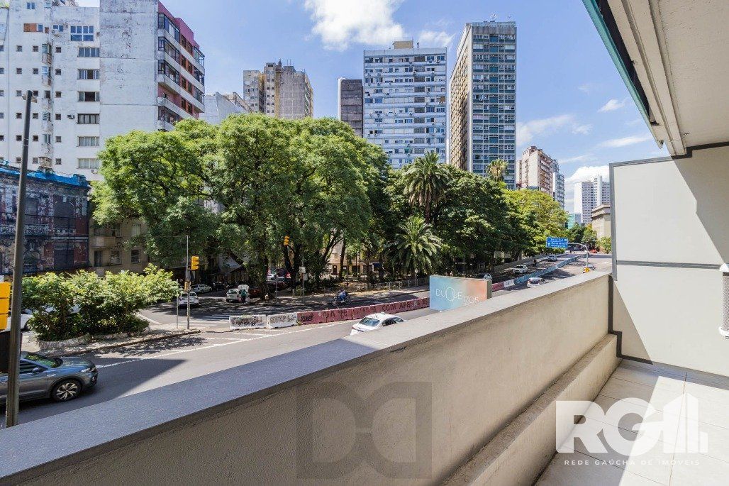 Studio localizado no Centro Histórico de Porto Alegre, uma das ruas mais charmosas e antigas de Porto Alegre. — foto 1