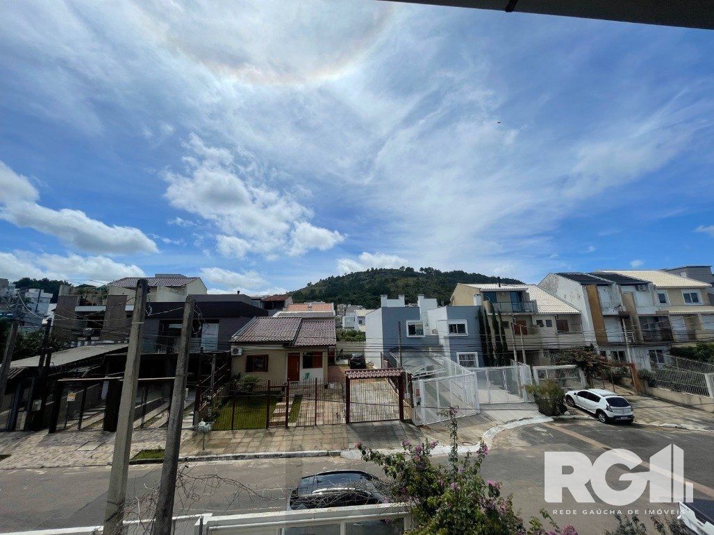 Bela casa três dormitórios localizada nos altos do bairro Guarujá — foto 39