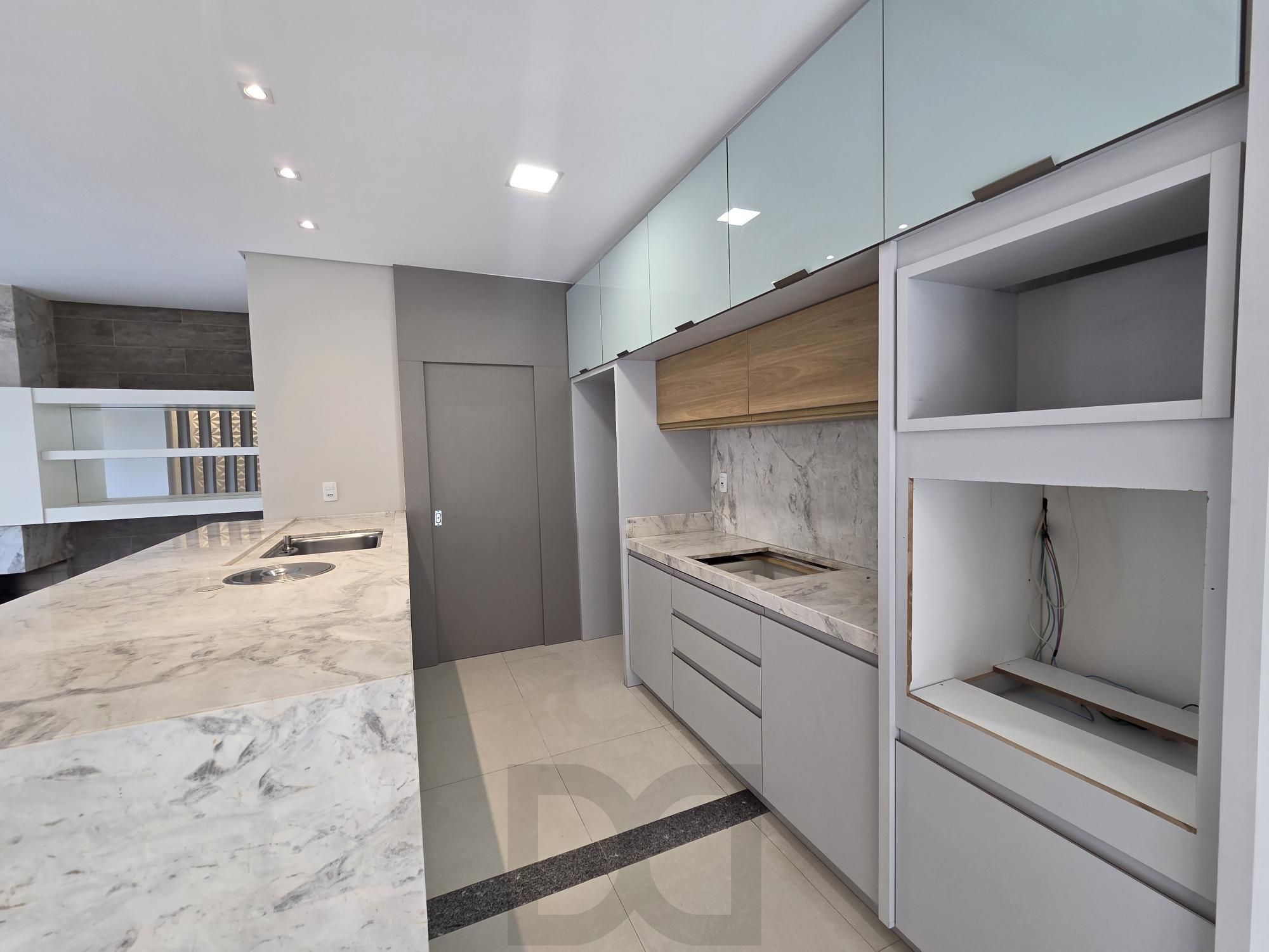 Exclusiva Casa Térrea com 3 Suítes em Condomínio Privativo no Bairro Guarujá — foto 17