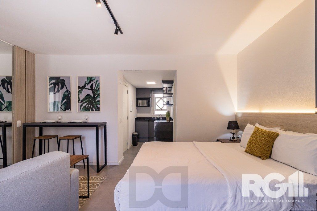 Studio localizado no Centro Histórico de Porto Alegre, uma das ruas mais charmosas e antigas de Porto Alegre. — foto 7