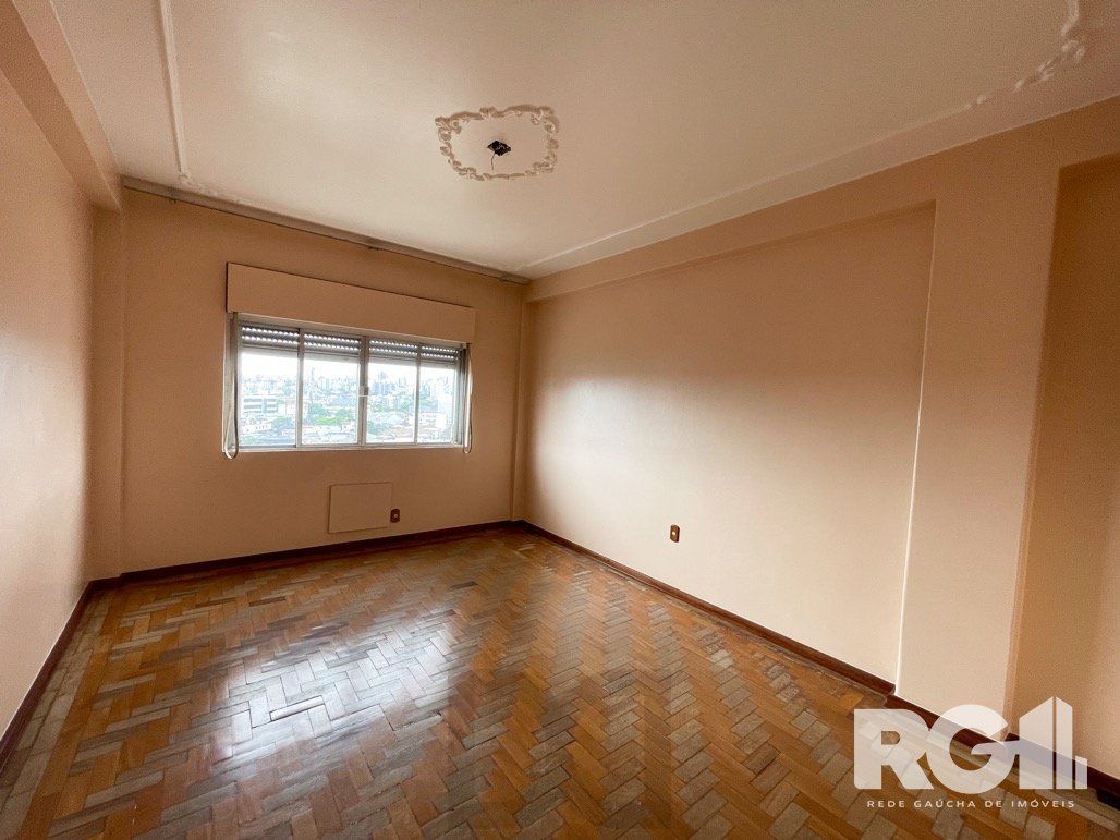 303m2 Apartamento com 5 dormitórios no centro da capital. — foto 21