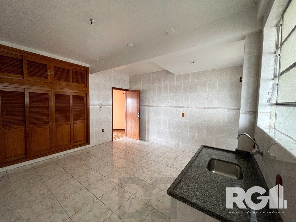 303m2 Apartamento com 5 dormitórios no centro da capital. — foto 5
