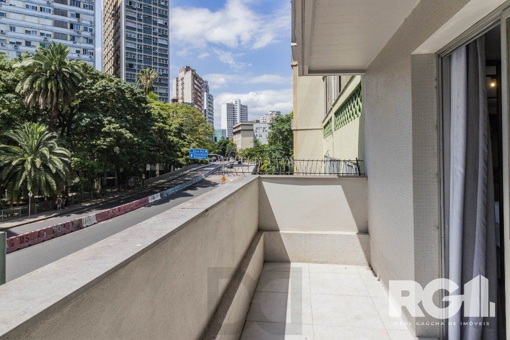Studio localizado na Rua Duque de Caxias, Centro Histórico de Porto Alegre, uma das ruas mais charmosas e antigas de Porto Alegre, próximo da Santa Casa, UFRGS Catedral, Palácio Piratini. — foto 20