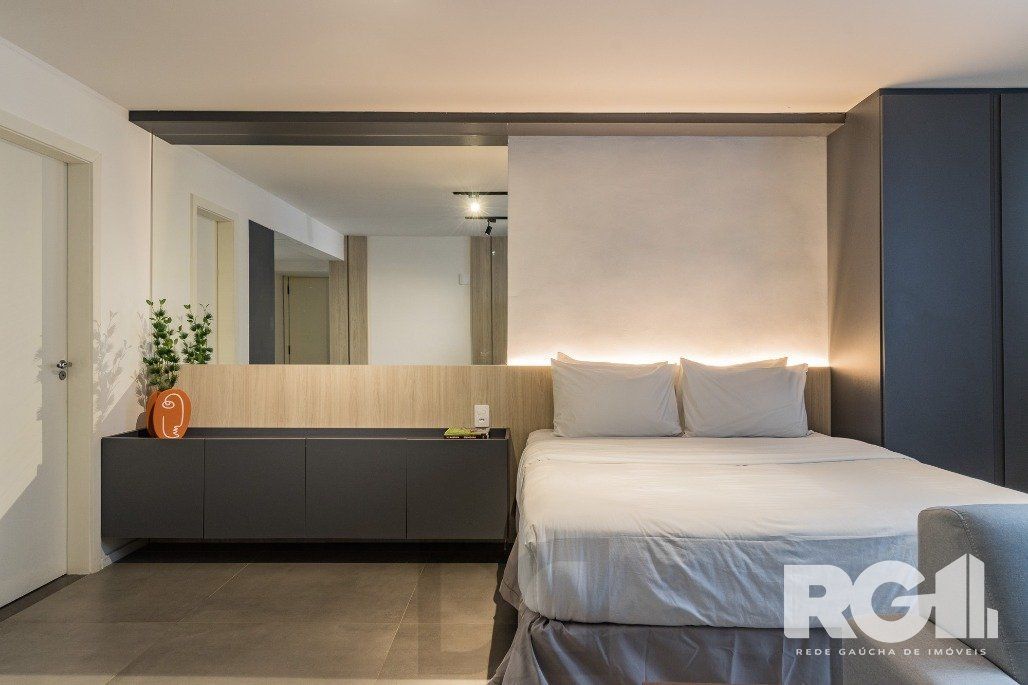 Studio com localização no Centro Histórico de Porto Alegre, uma das ruas mais charmosas e antigas de Porto Alegre. — foto 19
