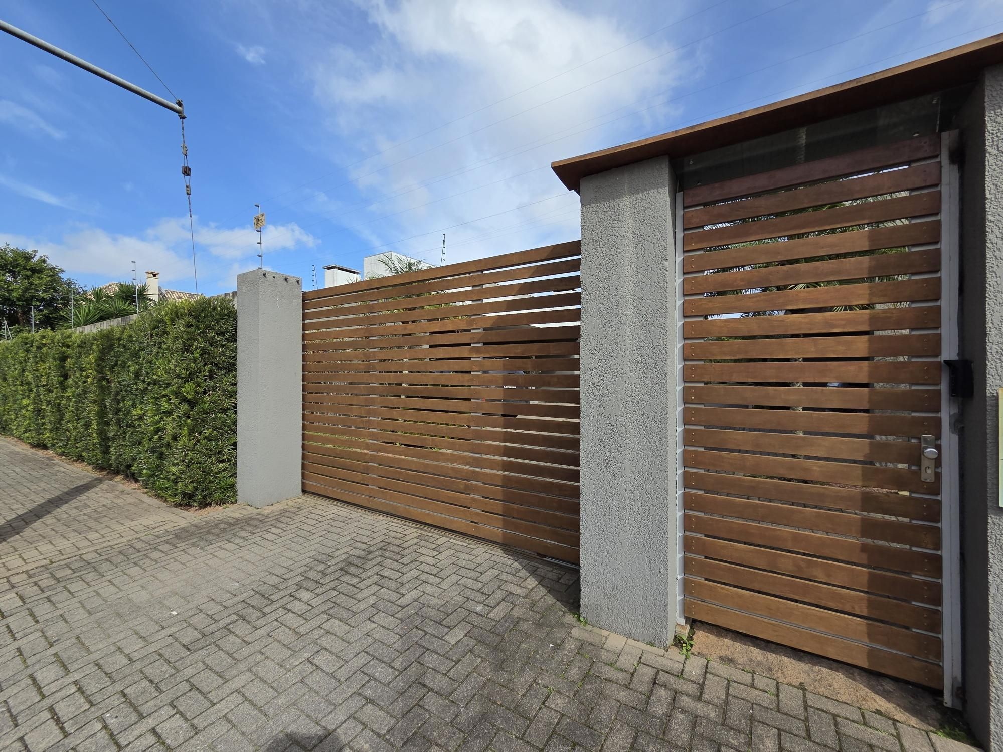 Exclusiva Casa Térrea com 3 Suítes em Condomínio Privativo no Bairro Guarujá — foto 40