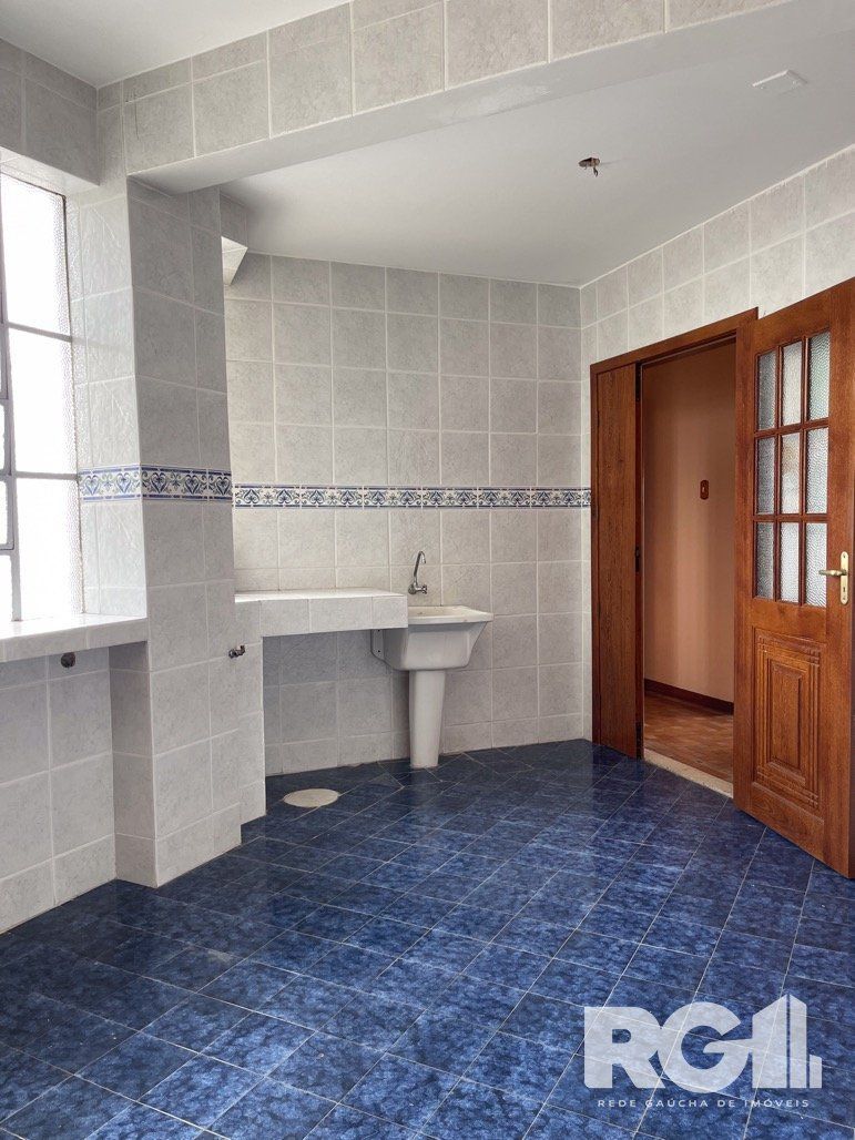 303m2 Apartamento com 5 dormitórios no centro da capital. — foto 25