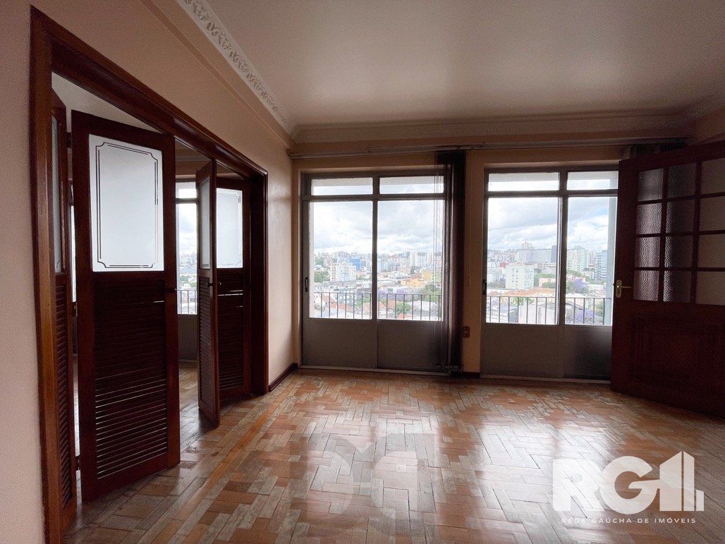 303m2 Apartamento com 5 dormitórios no centro da capital. — foto 17