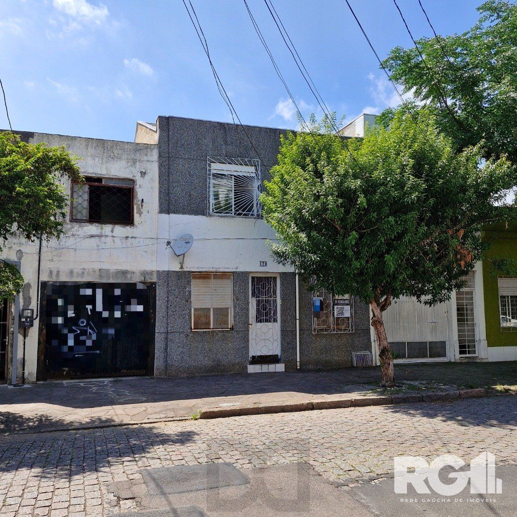 Residência no Bairro Azenha, com quatro dormitórios — foto 4