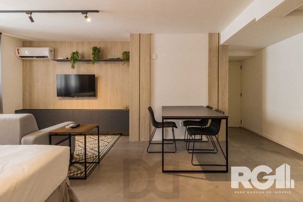 Apartamento no Duque Center, localizado na Rua Duque de Caxias, Centro Histórico de Porto Alegre, uma das ruas mais charmosas e antigas de Porto Alegre, — foto 4