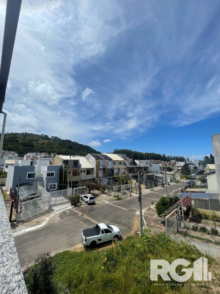 Bela casa três dormitórios localizada nos altos do bairro Guarujá — foto 40