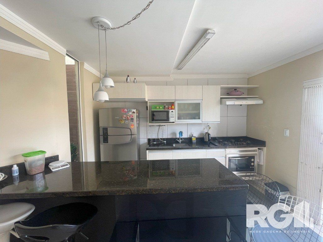 Bela casa três dormitórios localizada nos altos do bairro Guarujá — foto 11