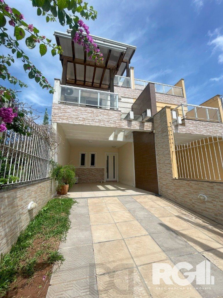 Bela casa três dormitórios localizada nos altos do bairro Guarujá — foto 10