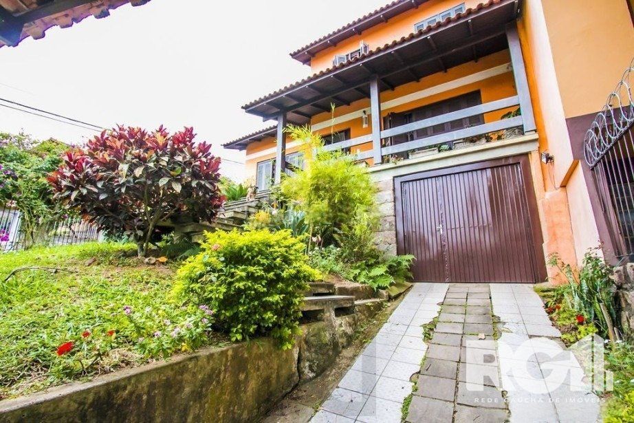 Linda Casa com cinco dormitórios na Vila Nova — foto 1