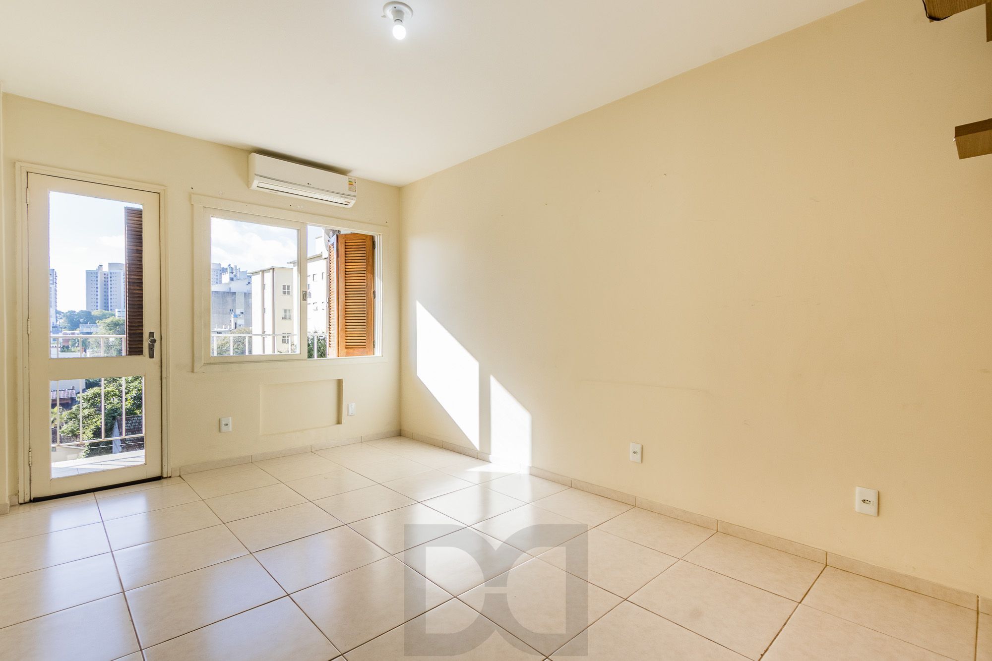 Oportunidade única: Apartamento com dois dormitórios e vaga de garagem à venda no coração do Bairro Higienópolis! — foto 2