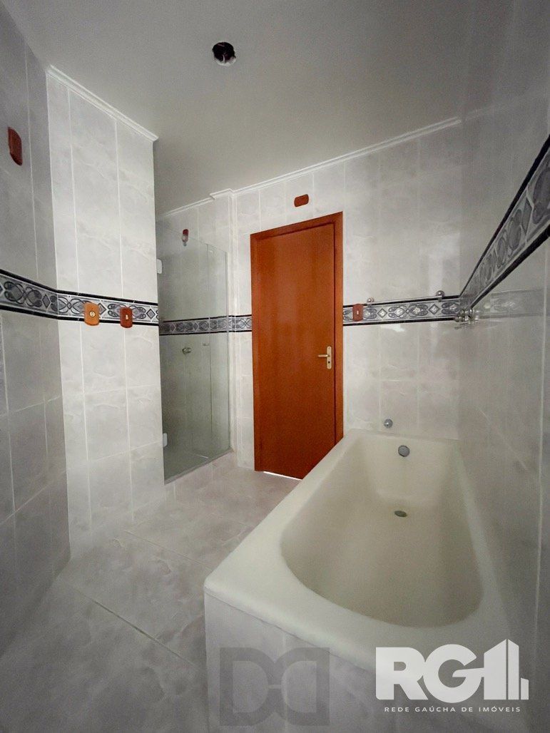 303m2 Apartamento com 5 dormitórios no centro da capital. — foto 13