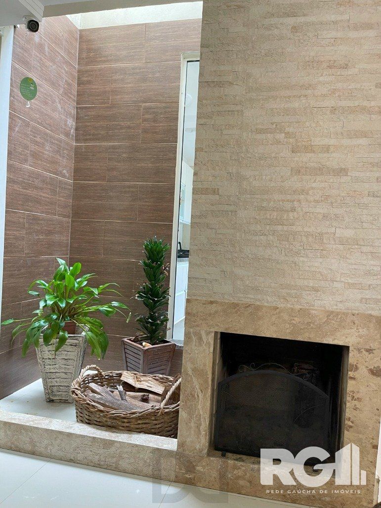Bela casa três dormitórios localizada nos altos do bairro Guarujá — foto 22