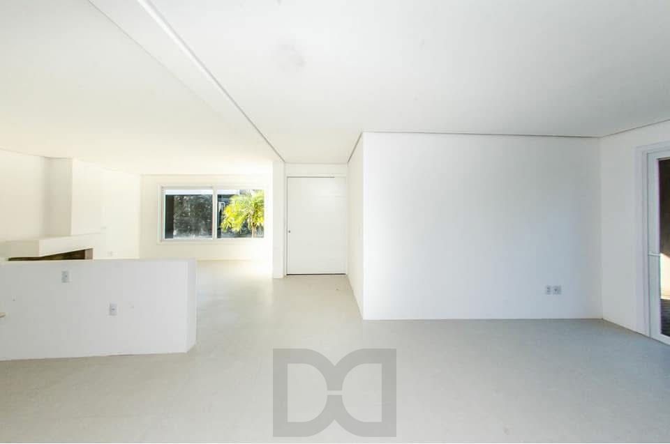 Exclusiva Casa Térrea com 3 Suítes em Condomínio Privativo no Bairro Guarujá — foto 6