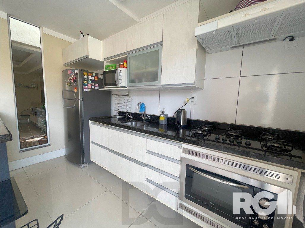 Bela casa três dormitórios localizada nos altos do bairro Guarujá — foto 19