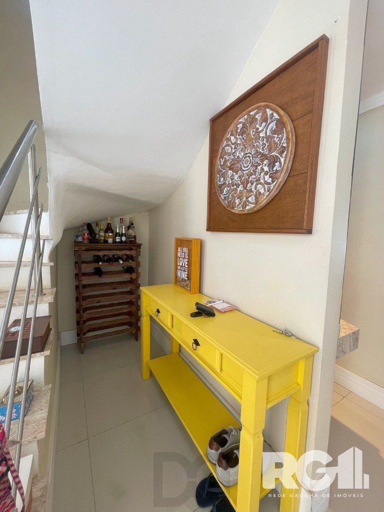 Bela casa três dormitórios localizada nos altos do bairro Guarujá — foto 16