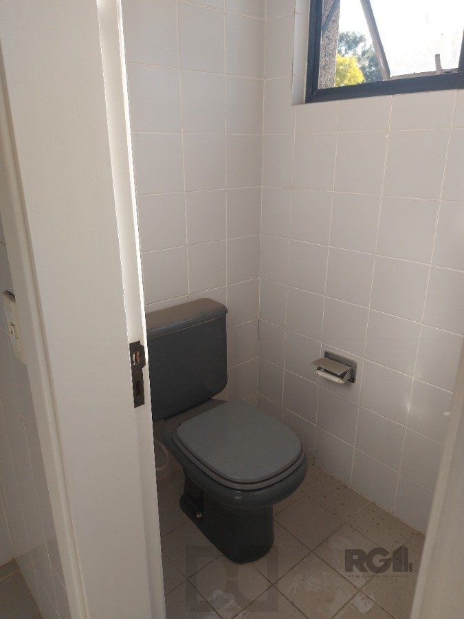 sala comercial, medindo 36,12 m² área privativa e 49,27 m² de área total, com 1 box coberto duplo, localizada no Moinhos de Vento — foto 16