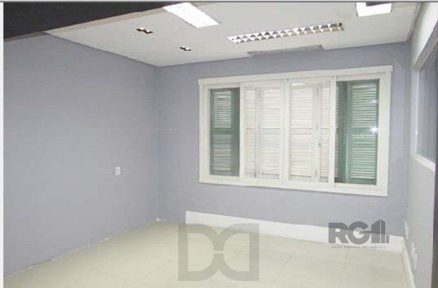 PRÉDIO A VENDA na rua Cairu, Navegantes Porto Alegre RS com aproximadamente 430m², com 2 pavimentos, espaço de estacionamento para 8 veiculos, — foto 13