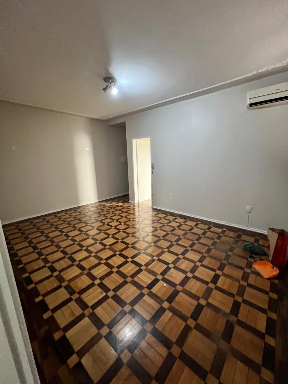 Venda, 2 quartos, 1 com sacada, de frente, dependência integrada a cozinha - ampla, , área de serviço com banho auxiliar — foto 2