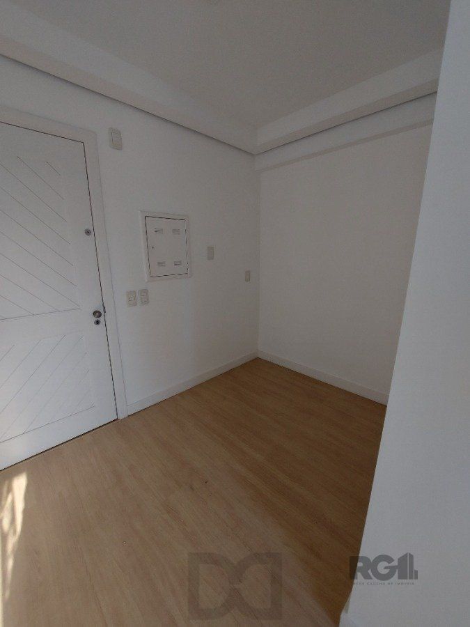 sala comercial, medindo 36,12 m² área privativa e 49,27 m² de área total, com 1 box coberto duplo, localizada no Moinhos de Vento — foto 8