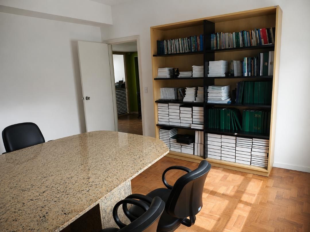 Excelente conjunto/sala separadas em sala 1001 e sala 1002 com 123, 68 m2 privativo cada sala (247,36m2 total das duas) 02 banheiro, 02 copas. Rua Andrade Neves. — foto 8