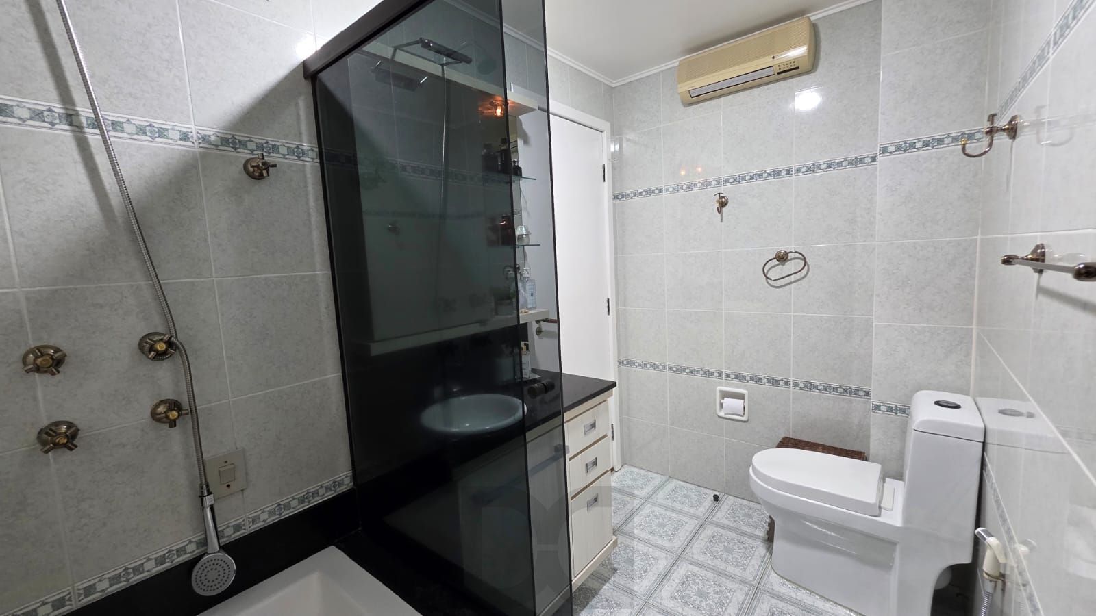 Maravilhoso apartamento no bairro Rio Branco próximo ao Zaffari Cabral , Igreja e colegio — foto 28