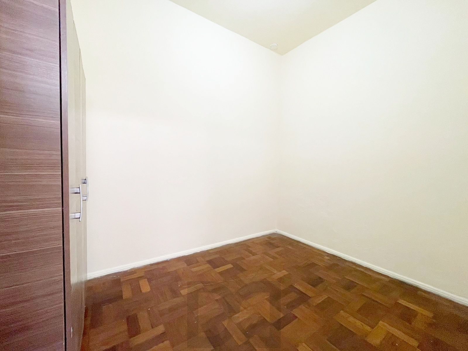 casa com 525 m2 de terreno , casa área construída 395 m2 de área, com 05 dormitorios sendo um suite com banheira — foto 29