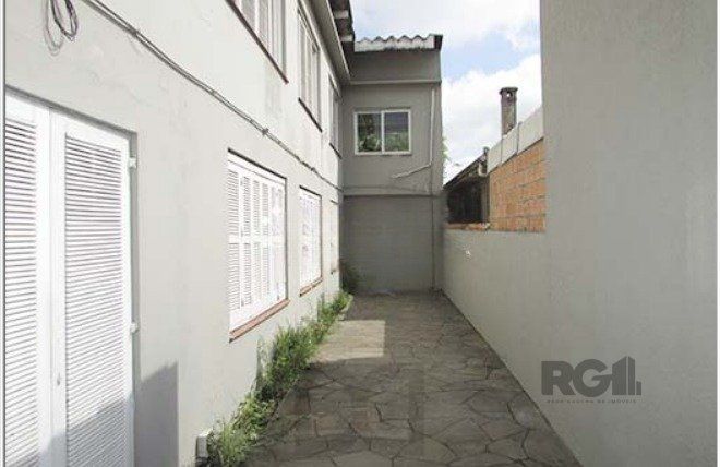 PRÉDIO A VENDA na rua Cairu, Navegantes Porto Alegre RS com aproximadamente 430m², com 2 pavimentos, espaço de estacionamento para 8 veiculos, — foto 29