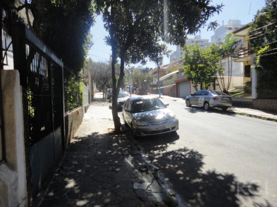 Casa para Venda - 250m², 4 dormitórios, sendo 1 suites, 2 vagas - Petrópolis — foto 5