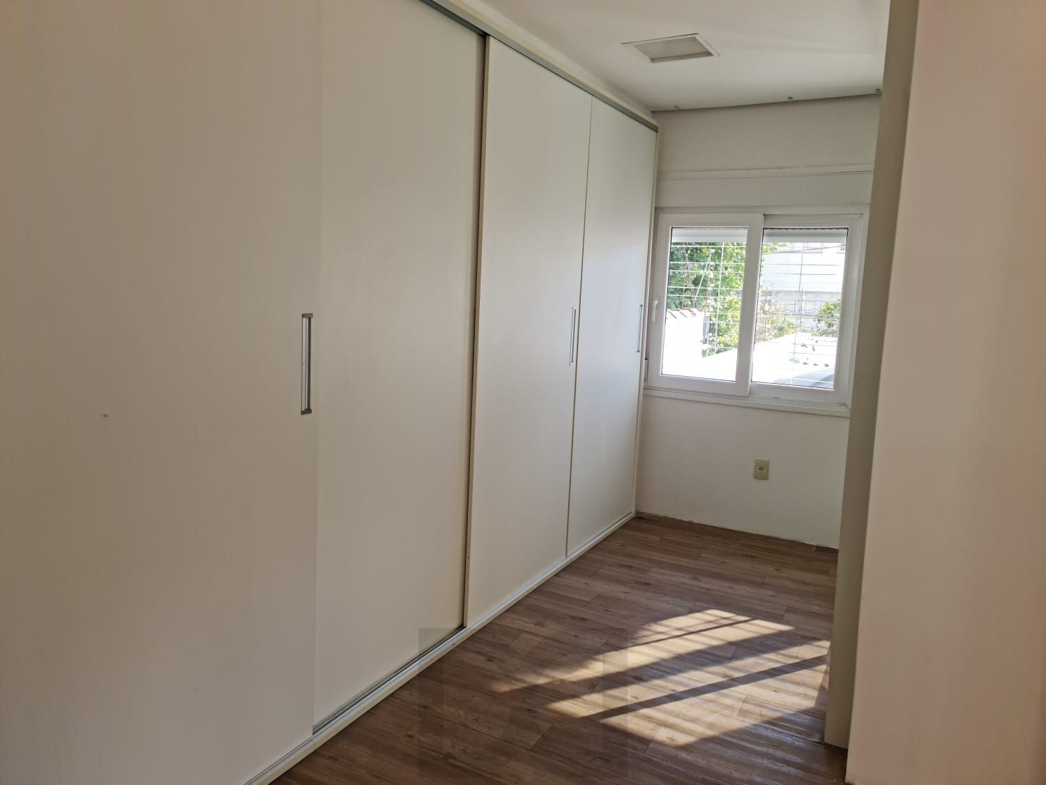 Linda casa com 5 dorm sendo 4 suites, 2 churrasqueiras e piscina — foto 31