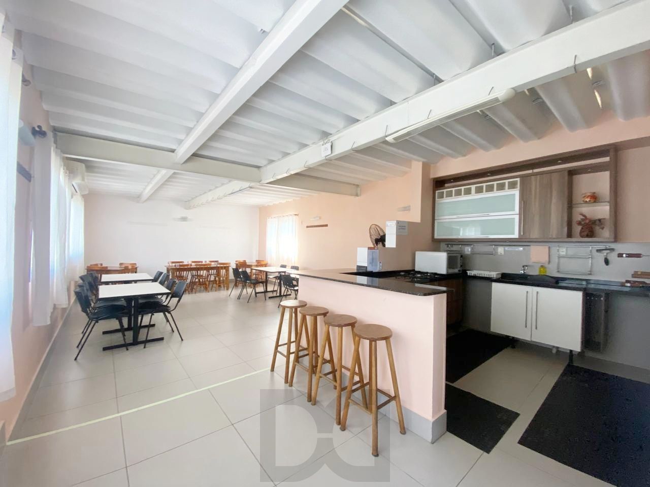Apartamento reformado de 3 dormitórios transformado em 2 perto da Redenção — foto 16