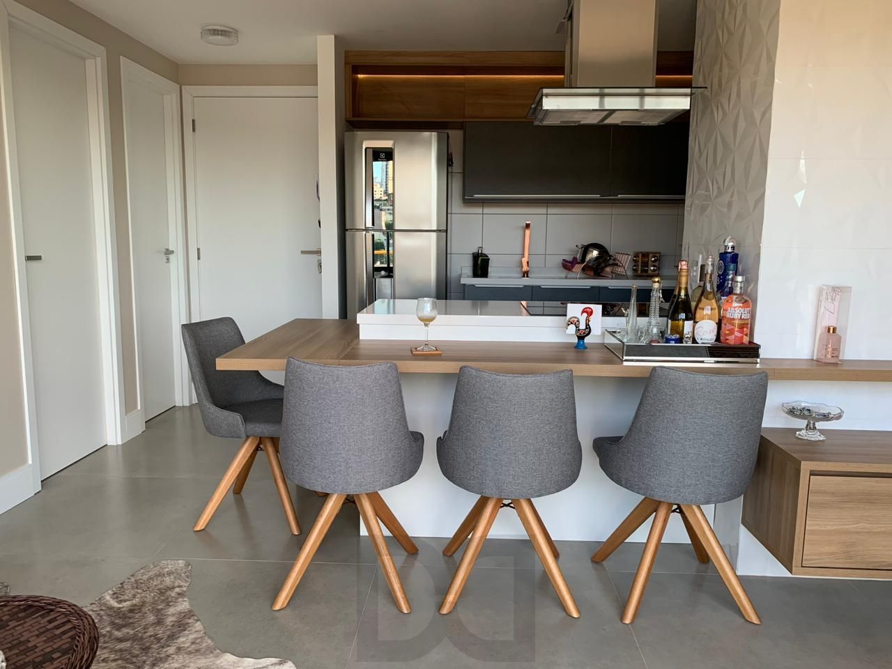 VENDA APARTAMENTO 1 QUARTO LIVING COM SACADA DECORADO ANDAR ALTO ENSOLARADO 1 VAGA — foto 3