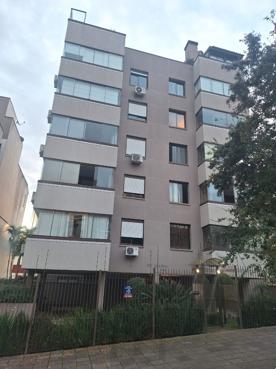 Apto 97m2, 3 banheiros, 1 suite, sacada c/churrasq. 01 vaga escriturada, Rua Corte Real Petropolis — foto 3