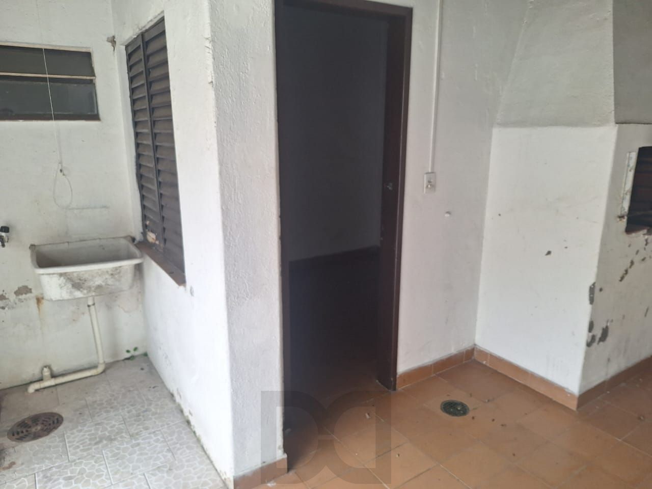 peça junto a churrasqueira