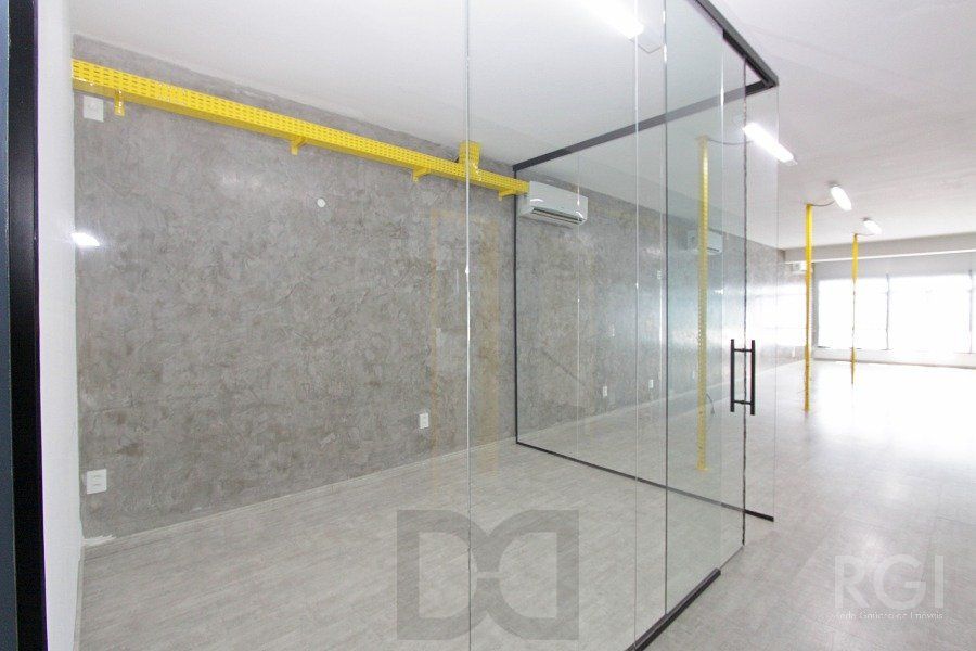 PRÉDIO COMERCIAL PARA SEDE DE EMPRESA COM 400 m² na AVENIDA BAHIA, SÃO GERALDO, JUNTO AO RESTAURANTE KONKA Porto Alegre — foto 10