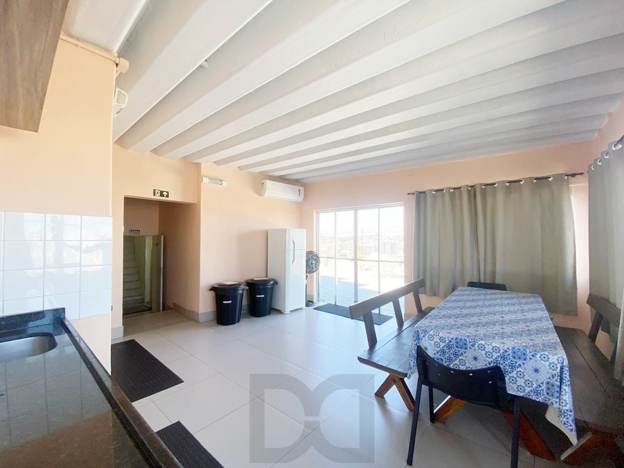 Apartamento reformado de 3 dormitórios transformado em 2 perto da Redenção — foto 17