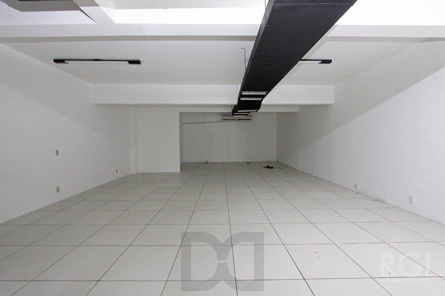 PRÉDIO COMERCIAL PARA SEDE DE EMPRESA COM 400 m² na AVENIDA BAHIA, SÃO GERALDO, JUNTO AO RESTAURANTE KONKA Porto Alegre — foto 16