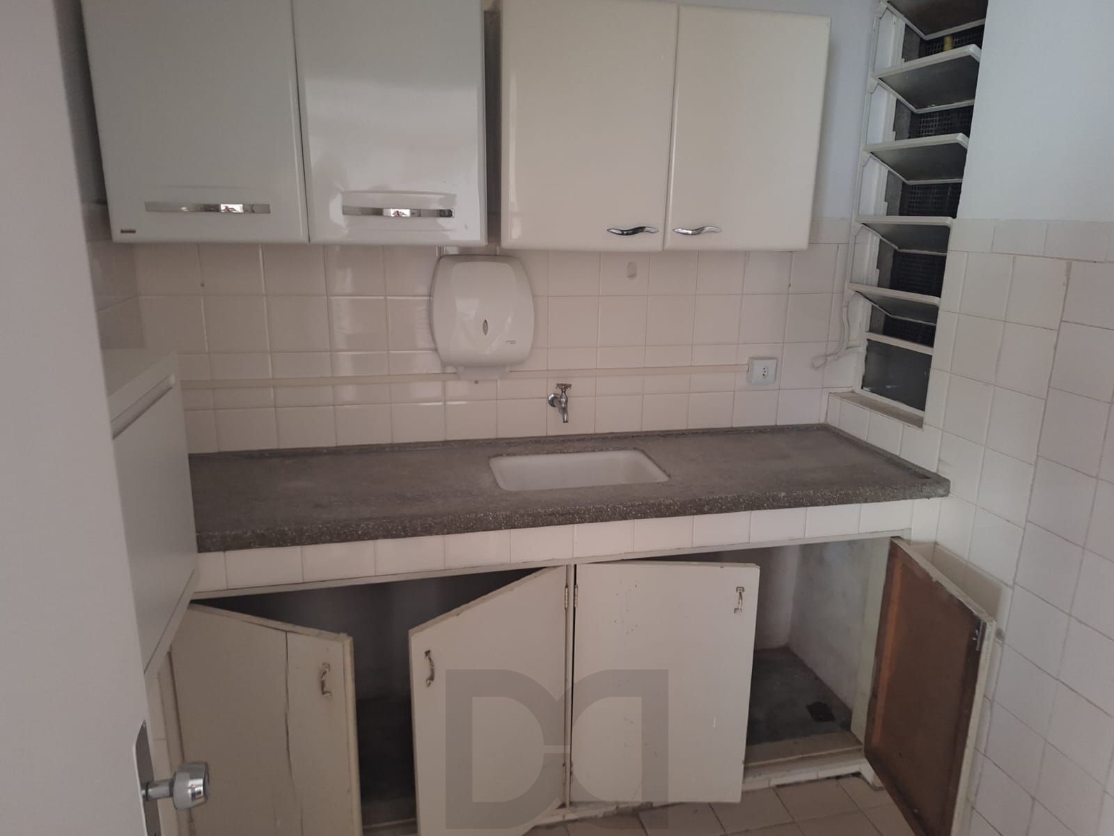 Excelente conjunto/sala c/123, 68 m2 privativo ,02 banheiro, 01 copa. Rua Andrade Neves. — foto 13