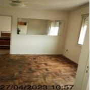 Excelente apto. de 37,15m2 com sala, cozinha com armários, balcão com pia, banheiro social mobiliado, com box, piso em parquet — foto 2