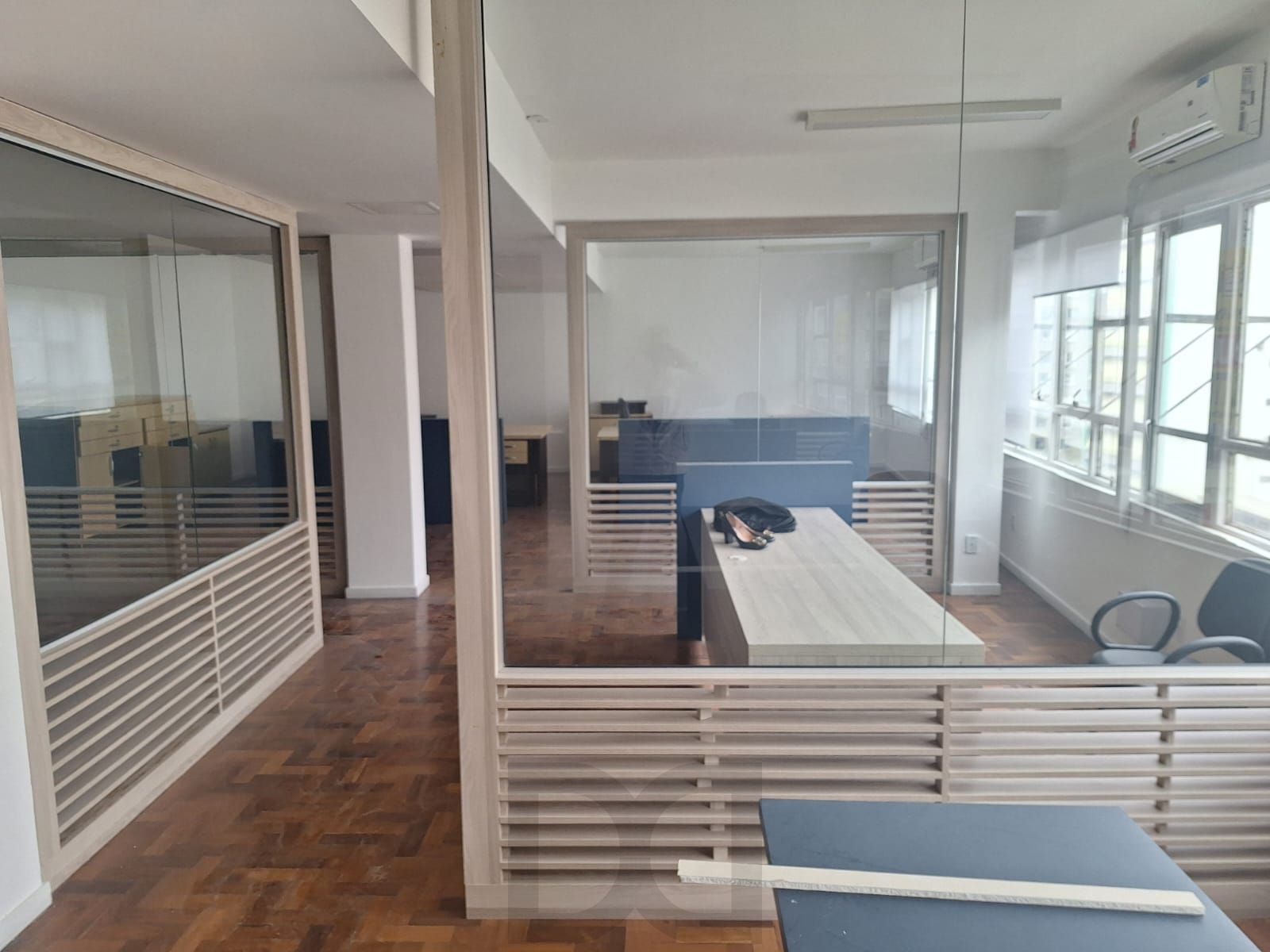 Excelente conjunto/sala c/123, 68 m2 privativo ,02 banheiro, 01 copa. Rua Andrade Neves. — foto 9
